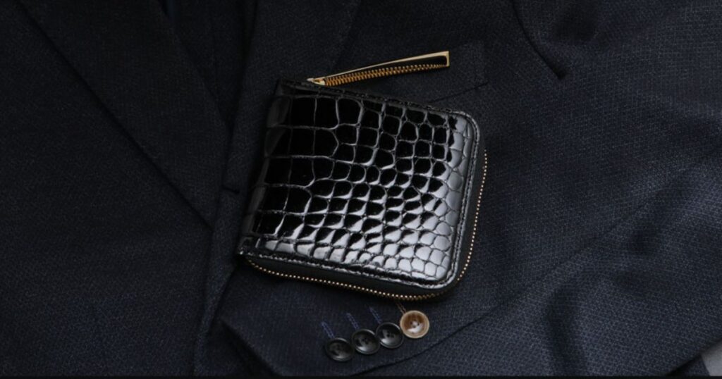 池田工芸の二つ折り財布の写真。財布全体がきれいに見える。